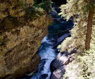 falls-at-johnstones-canyon