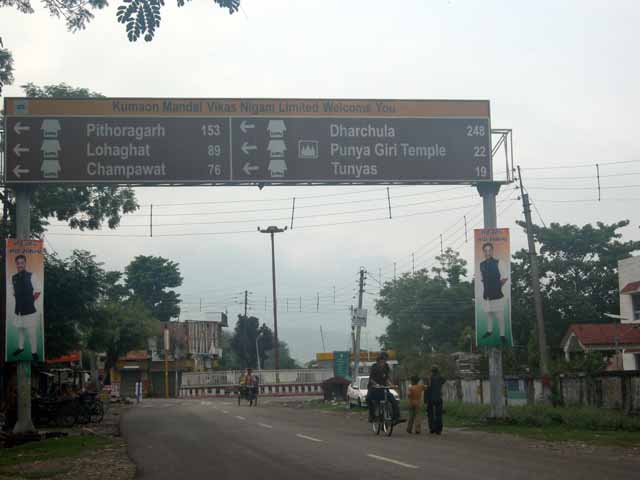 All roads lead to left towards Himalayas. At Tanakpur