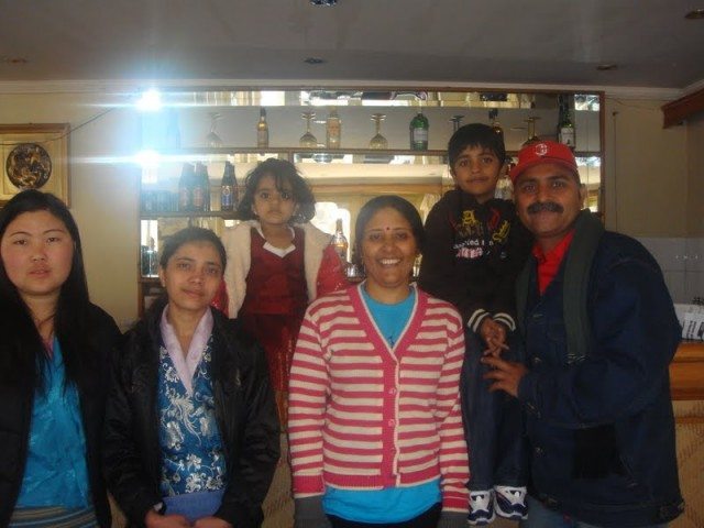 DSC06471 Hotel Crew at Singye