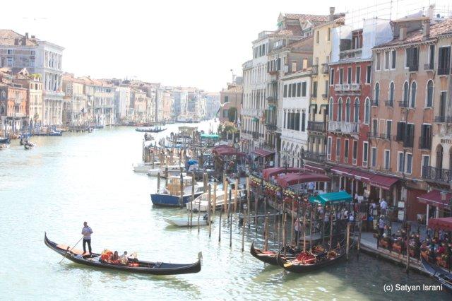 PIC 18 - Grand Canal bustling with activity