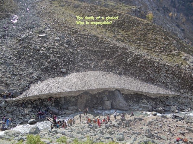 The dying glacier at Chandenwadi........