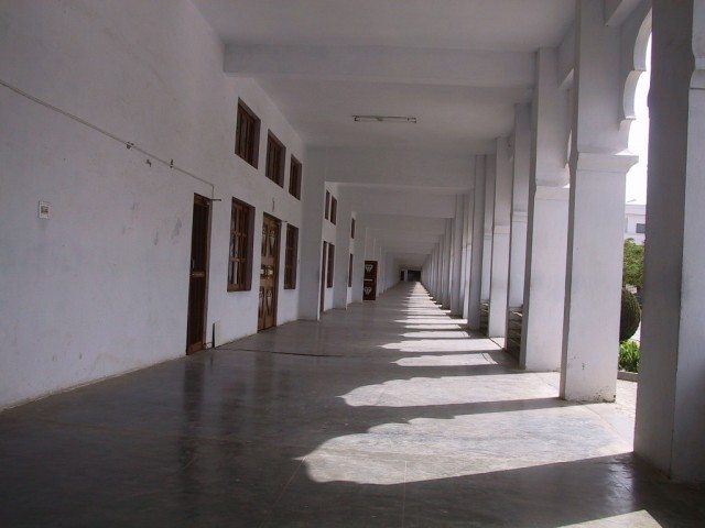 डायमंड हॉल का लम्म्म्म्म्म्बा कॉरिडोर 