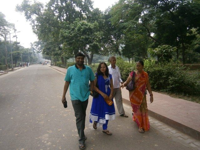 ताज महल की ओर बढ़ते कदम