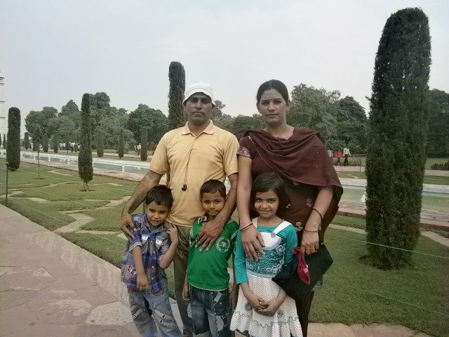 जाट देवता अपने परिवार के साथ, साथ में हमारा शिवम् भी.