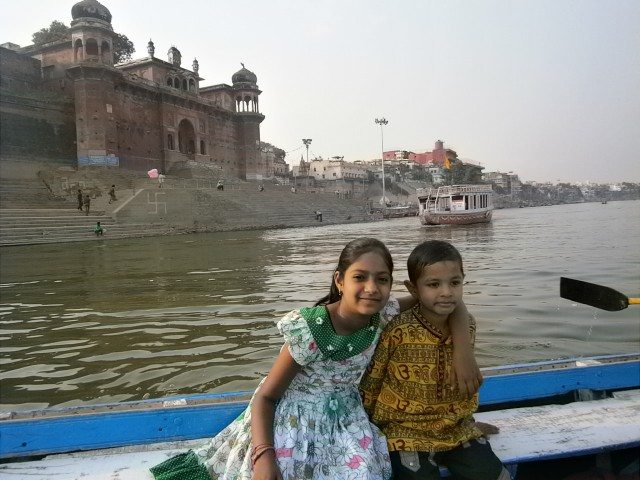 गंगा में नौका विहार 