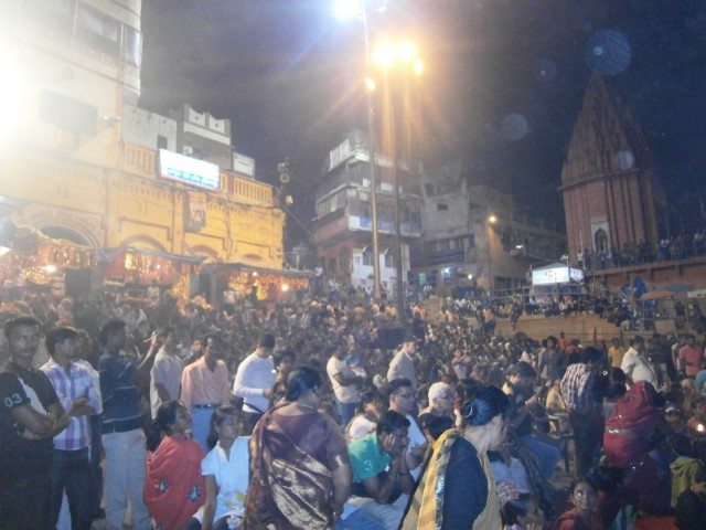 भक्ति रस में डूबा दशाश्वमेध घाट 