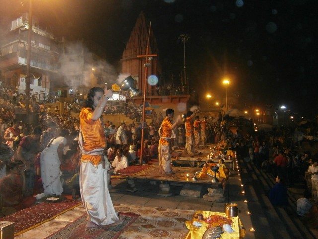 आरती अपने चरम पर 