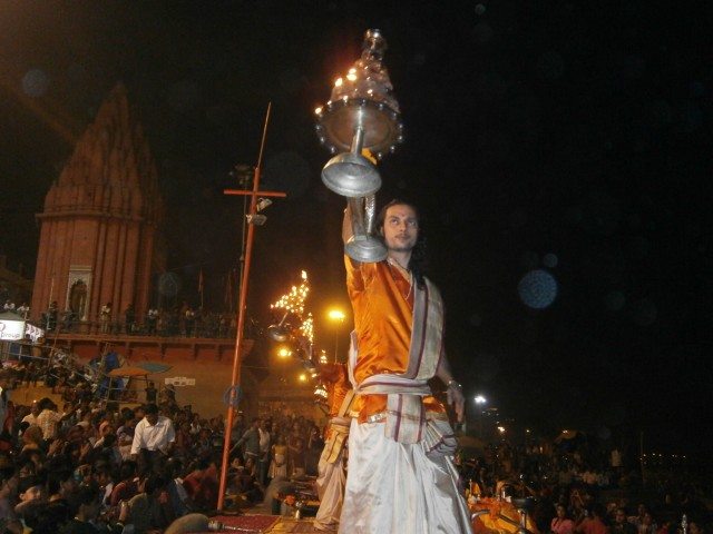 असंख्य बत्तियों वाला अद्भूत दीप 