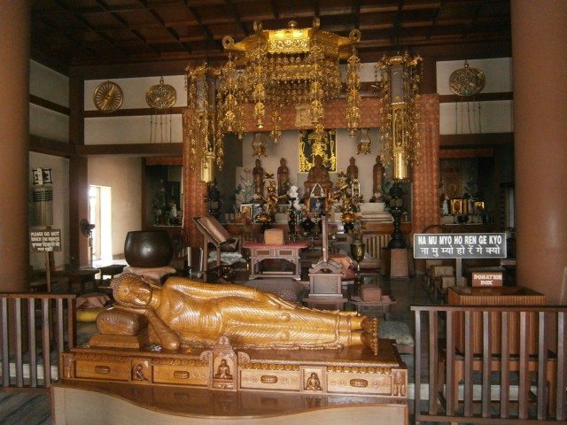 जापानी मंदिर अन्दर से 