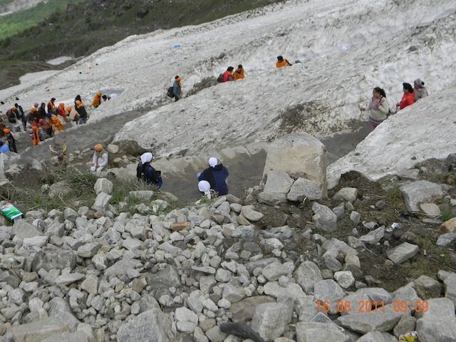 कुछ तस्वीरें ग्लेशियर से निक्लने की