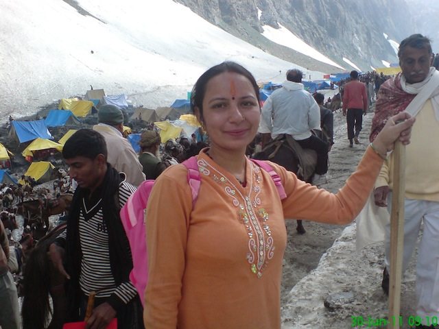 दर्शनों के बाद खुश मेरी धर्मपत्नी