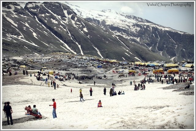 The Crowd at Rohtang