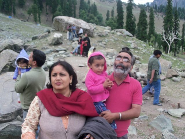  I was trying to take on the chill, at Thajiwas glacier