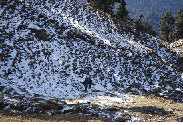 हुज़ेफा और गौरव सीधा रास्ता छोड़ कर टेढ़े रास्ते पर।