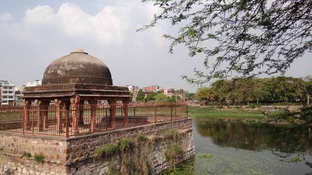 Hauz Shamsi with the Pavilion