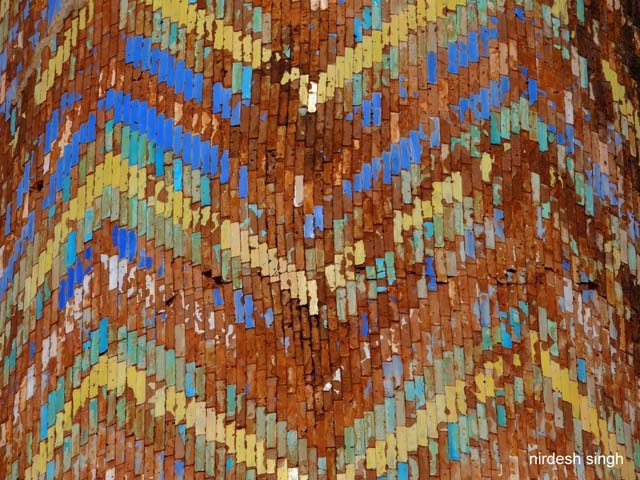 Khwaja Mahmud Gawan Madrasa - Colourful Zig Zag Motif on Minar