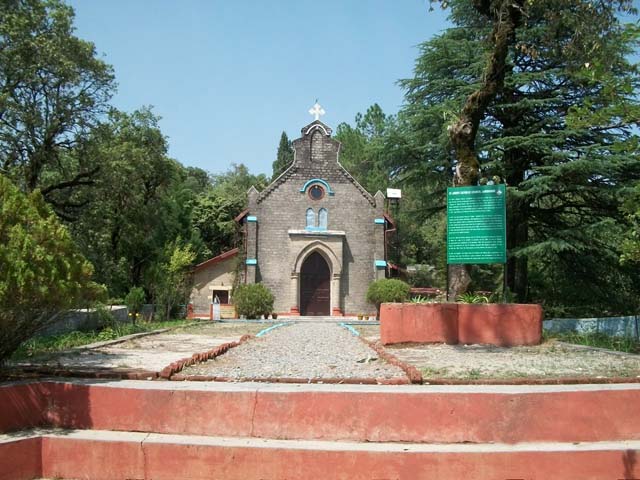 लेंसडाउन में अंग्रेजों द्वारा बनवाया गया चर्च