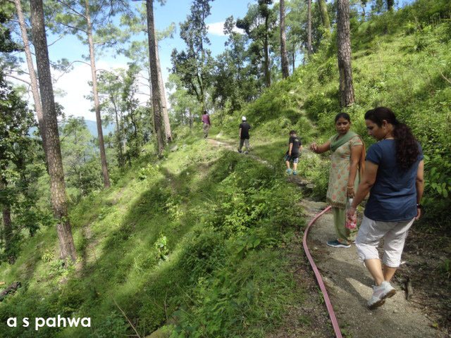 निकल पढ़ा हमारा कारवाँ गाँव के दर्शन को