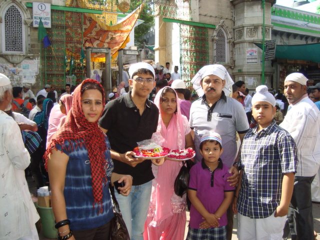 ख्वाज़ा की दरगाह में जाने से पहले