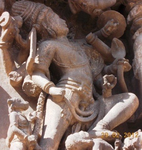 ममलेश्वर मन्दिर की दीवारों पर कलाकारी