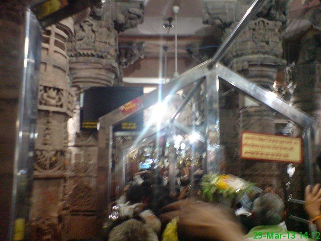 ओंकारेश्वर मन्दिर के भीतर