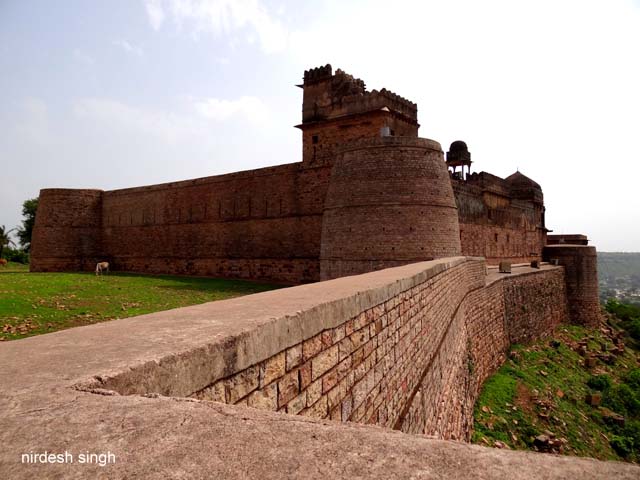Chanderi Fort - Battlements & Navkhand Palace