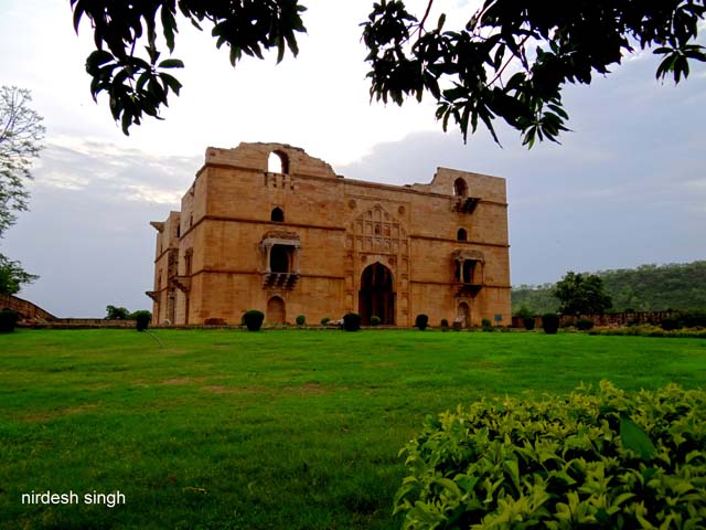 Chanderi - The Imposing Koshak Mahal