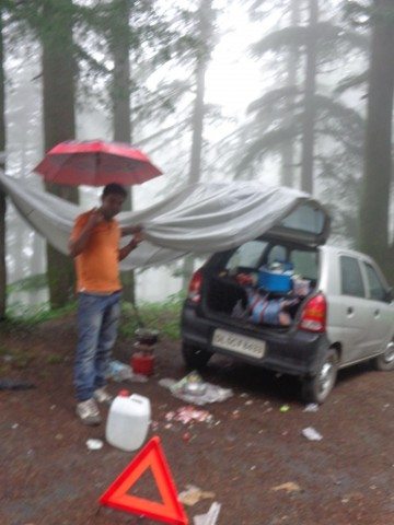  भाई ज़रा देख के आगे रसोईघर है