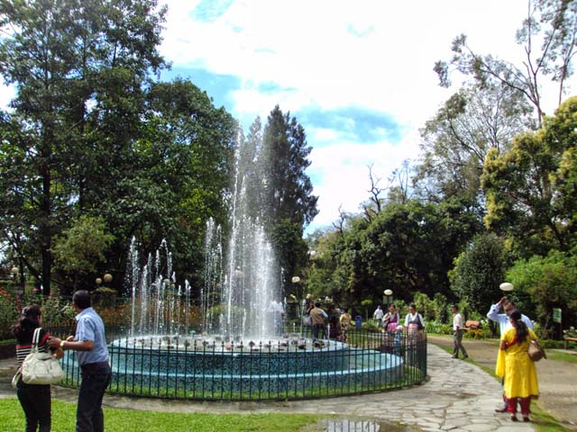 फ्लावर शो में फव्वारा 