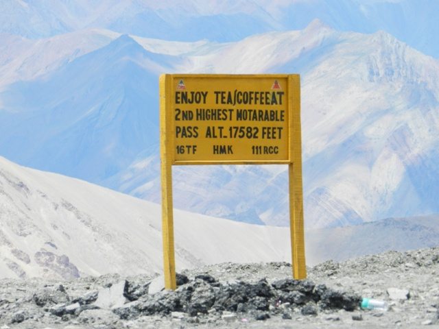 Enjoy Tea at Taglang La