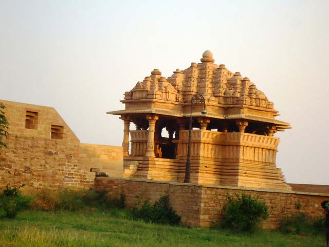 सास-बहु का मंदिर सही शब्दो में सहस्त्रबाहु का मंदिर 