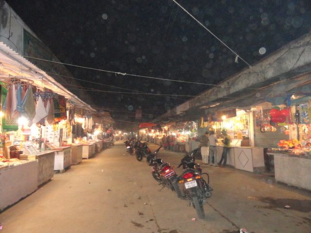 हज़रत साबिर पाक की दरगाह के बाहर लगा बाज़ार