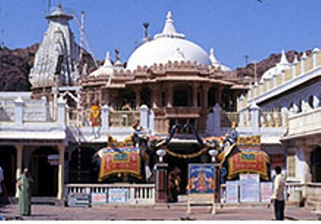 Srinathji Temple compiled from web