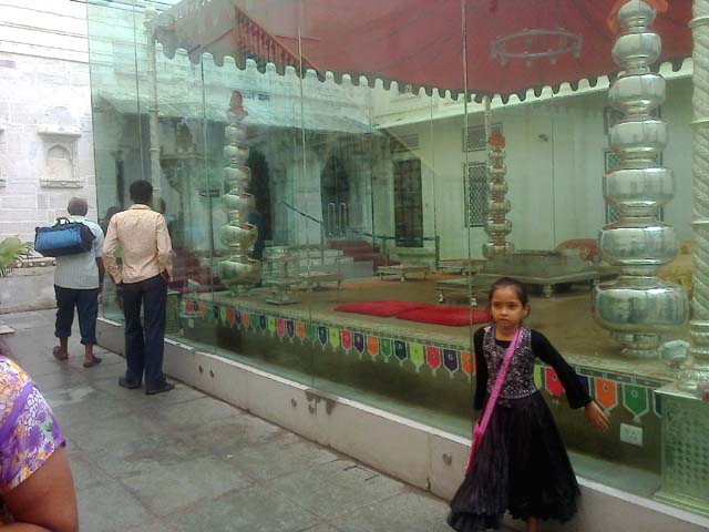 सिटी पैलेस, उदयपुर में चांदी से निर्मित राजसी विवाह मंडप