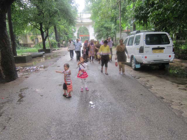 गुलाब बाग़, उदयपुर प्रवेशद्वार के अंदर