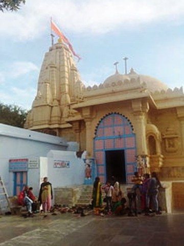 Vishnu Temple at Narayan Sarovar (Wikipedia)