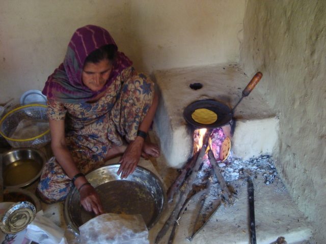 Makki ki roti and that too on the slow wooden fire!