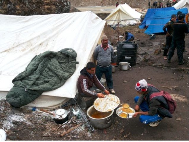 गरमा-गरम स्वादिस्ट खिचिड़ी।