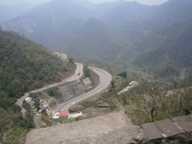 घुमावदार सड़क