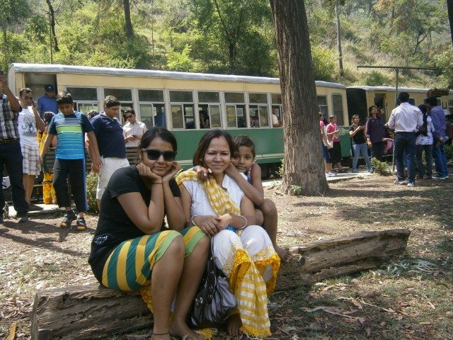 ट्रैन रुकी और फोटोग्राफी शुरु