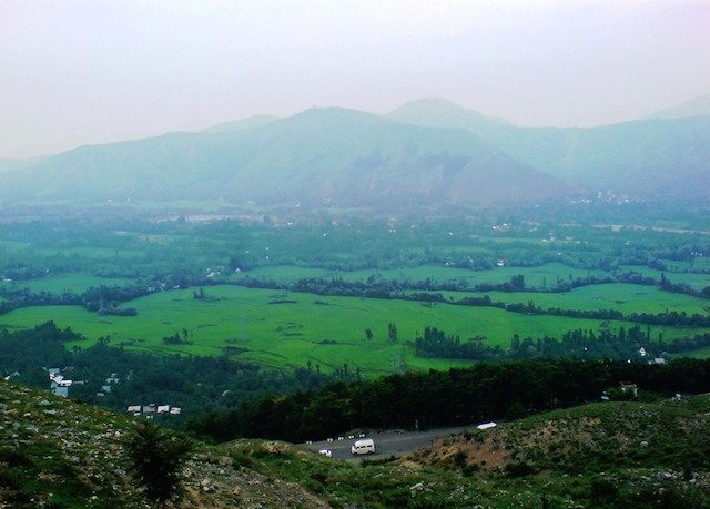 जवाहर सुरंग पार करते ही घाटी का पहला नजारा