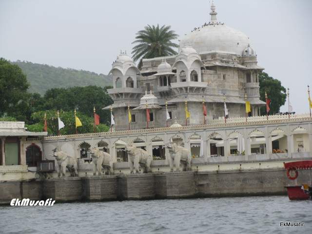 Jagmandir Palace on Lake Pichola.