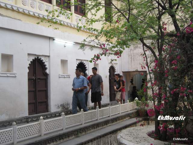 Entrance to the Haveli.