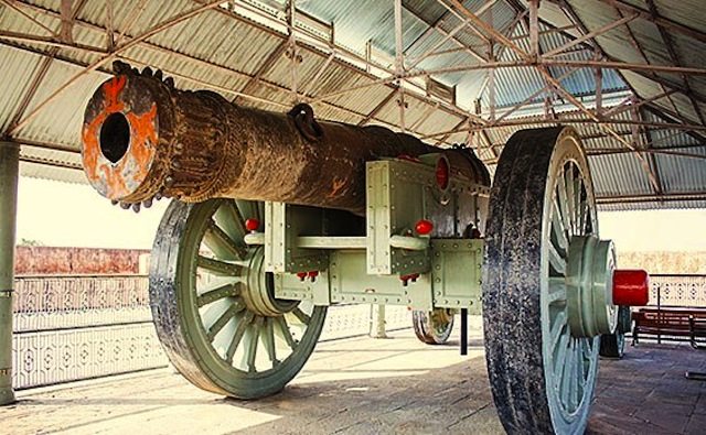 World's largest Cannon - Jaiban, Jaigarh Fort