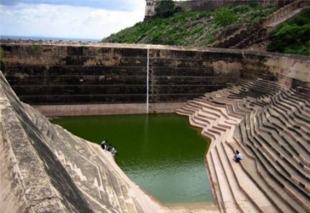 The 'Rang De Basanti' spot at Nahargarh Fort