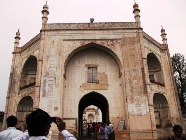Entrance gate