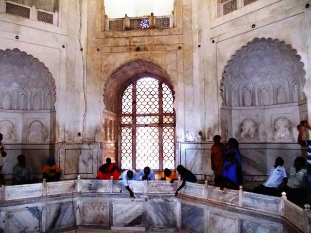 Peoples looking at the grave