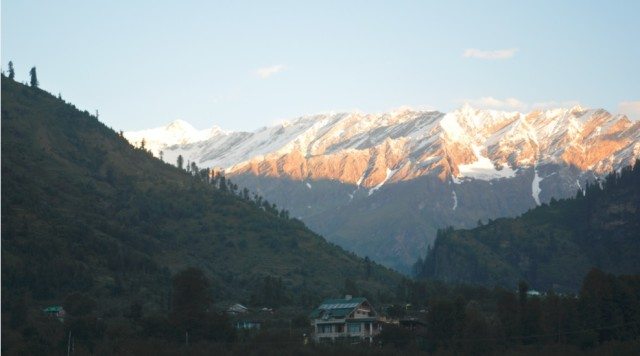 रोहतांग पहुँचने से काफी पहले का ये नज़ारा