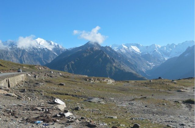 रोहतांग पर अभी बर्फ नहीं गिरी थी