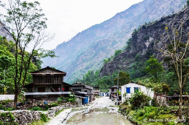 Off-road from Beni through the mountain village
